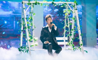 Nam ca sĩ triệu đô Nathan Lee nói gì khi làm từ thiện mùa dịch?