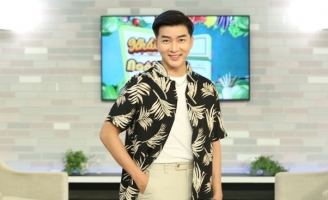 Nam Hee thờ ơ, cười trừ khi được gái xinh “thả thính”