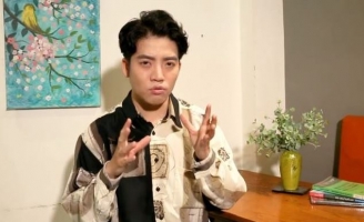 Nam MC 30 tuổi vẫn ngủ cùng mẹ mỗi ngày đã có phòng riêng và sắp mua nhà