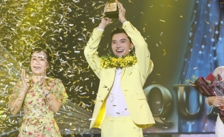 Neon Trần Trung Thuận đăng quang Én Vàng Nghệ Sĩ 2022