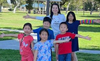 Nghệ sĩ -  Kỷ lục gia Trúc Thy cùng Công ty Nhạc Xanh tìm kiếm những tài năng nhí mồ côi 