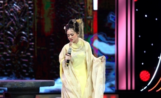 Nghệ sĩ Bạch Long “nổi gai ốc rần rần” vì tiếng hát của Miha