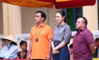 Nghệ sĩ Hiếu Hiền và Á hậu Thủy Tiên tham gia Mái ấm gia đình Việt