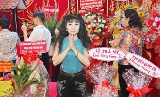 Nghệ sĩ Uyên Thảo về nước dự giỗ Tổ  sau 3 năm 