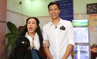 Nghệ sĩ Việt Hương liên tục “thả thính”, ôm chặt Quế Ngọc Hải