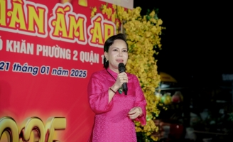 Nghệ sĩ Việt Hương mang “ngày xuân ấm áp” đến với bà con có hoàn cảnh khó khăn