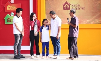 Nghệ sĩ Võ Minh Lâm trợ cấp học bổng cho em nhỏ mồ côi đến khi tốt nghiệp cấp 3