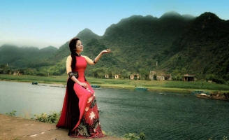 Nghệ sỹ Thúy Nga đắm say trên dòng sông Son, Quảng Bình