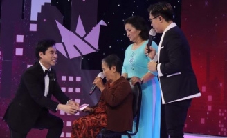 Nghẹn ngào câu chuyện cụ bà bán cá nuôi chồng và con trai tâm thần tại Hát Mãi Ước Mơ mùa 4