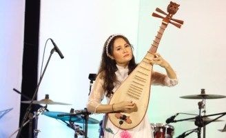 Nghiêm Thu – cô giáo dạy Tỳ Bà và những tâm sự truyền lửa yêu nghề đến với giới trẻ