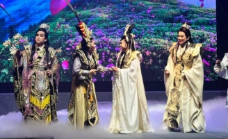 “Ngọc Kỳ Lân” trên sân khấu Huỳnh Long níu chân khán giả đến giờ phút cuối