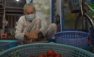 Ngọc Sơn ngưỡng mộ cụ bà 71 tuổi mỗi ngày làm 600 phần cơm 0 đồng dành cho người nghèo