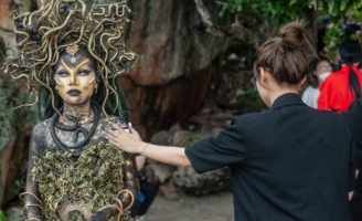 Ngôi nhà bí ẩn xuất hiện đầu tiên trong Tập 4 'Đẹp Từng Milimet'