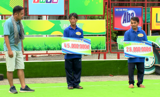 Người đàn ông tay bị cuốn vào máy cắt lúa, vợ bị tật bẩm sinh khao khát kiếm tiền cho con “cái chữ”