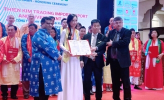 Người đẹp nhân ái Nguyệt Trần được vinh danh tại Diễn đàn giao lưu Việt Nam - Ấn Độ