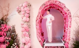 Người đẹp Trâm Anh “nổi bần bật” giữa triển lãm kỷ niệm 10 năm PHUONG MY 