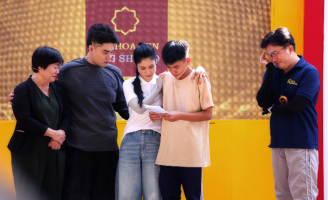 Người phụ nữ cưu mang cậu bé suốt hơn 10 năm, khiến Đại Nghĩa bật khóc trên sóng truyền hình