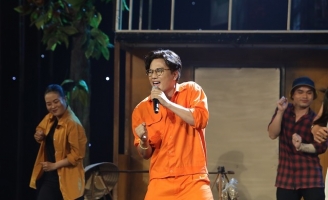 Nguyễn Lê Bá Thắng vừa hát vừa nhảy khiến ca sĩ Đông Đào “đứng ngồi không yên”   