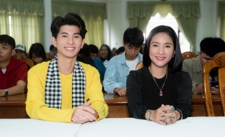 Nguyễn Minh Công livestream suốt 3 tiếng giúp bà con quê nhà giải cứu cam