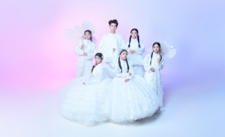 Nguyễn Minh Công mở màn 2025 với BST “Bách hoa tiên”: Lời chúc Tết dành cho trẻ em