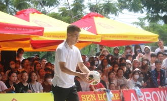 Nguyễn Tiến Linh sẻ chia yêu thương cùng Mái ấm gia đình Việt tại TP.Đà Nẵng