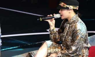 Nhật Kim Anh đứt dây chằng vẫn nén cơn đau tập luyện cho thí sinh chương trình Chinh Phục Thần Tượng