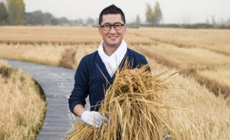 Nhĩ Khang của Hoàn Châu Cách Cách : Toang cả sự nghiệp vì Lâm Tâm Như giờ thành đại gia trồng lúa