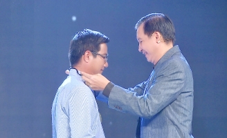 Nông dân Đức Dũng - Bắt kịp xu hướng 4.0 với “vườn mai công nghệ”