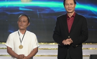 Nông dân làm quà thủ công từ xơ mướp tặng vợ và cái kết thu bạc tỷ