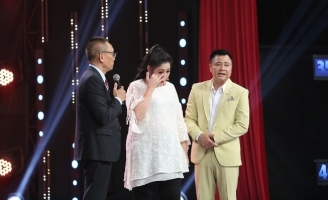 NSND Hồng Vân bật khóc tiếc thương những nghệ sĩ đã ra đi  