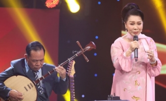 NSND Thanh Hải trổ tài đờn 8 nhạc cụ cùng lúc trong Dấu Ấn Huyền Thoại