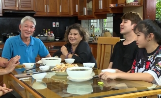 NSND Thanh Hoa tiết lộ cách “giữ lửa” hôn nhân với chồng suốt gần 40 năm