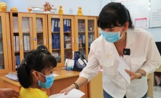 NSƯT Mỹ Uyên san sẻ yêu thương đến bệnh nhi khó khăn