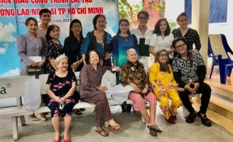 NSƯT Ngọc Huyền , Hòa Hiệp - Bá Thắng trao yêu thương cho các nghệ sĩ lão thành 