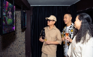 NTK Công Trí cổ vũ triển lãm sumo đầu tiên tại Việt Nam của nghệ sĩ trẻ Koichi