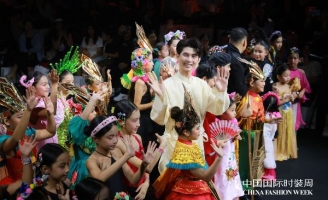 NTK Nguyễn Minh Công đưa tinh hoa văn hóa Việt Nam đến sàn diễn quốc tế