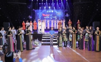 NTK Việt Hùng cùng hàng trăm Nghệ sỹ Việt cùng “Thương về miền Trung”