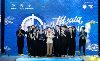 NTK Việt Hùng cùng Sinh viên Hutech mang “Tết xưa, Tết nay” đến với công chúng yêu Áo dài