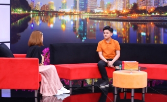 Ốc Thanh Vân tặng xe lăn cho anh trai bị liệt của ca sĩ nhí Đức Danh