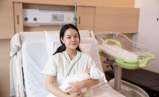 Phạm Quỳnh Anh đã sinh nhóc tì thứ 3, lần đầu hé lộ hình ảnh bạn trai