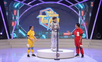 Phản ứng của Nguyễn Văn Chung khi con gái Suri đàn hát ca khúc của Nguyễn Hải Phong