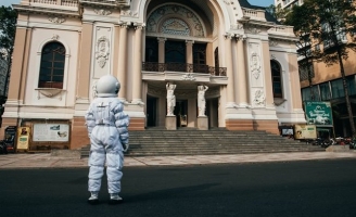 Phi hành gia Thanh Duy lang thang cô độc giữa Sài Gòn