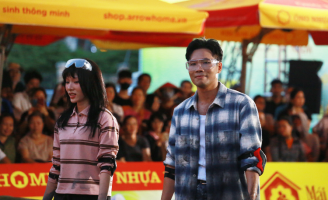 Phúc Du cùng Mỹ Mỹ lấm lem bột, trườn qua nước đá vẫn không bỏ cuộc vì trẻ em mồ côi 