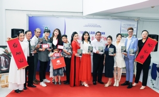 Quà tặng tình thân trong triển lãm tranh năng lượng của Đỗ Thiên Hương