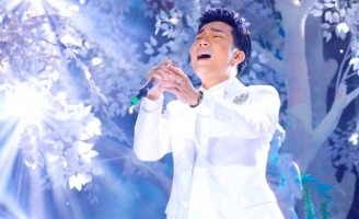 Quang Hà bật khóc khi nhắc đến người bố quá cố - nhạc sĩ Vũ Cẩm trong “Hà show”