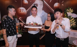 Quang Hà tổ chức tiệc sinh nhật hoành tráng cho “ông bầu” Quang Cường