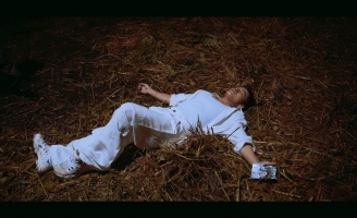 Quốc Thiên đầy mạo hiểm, chấp nhận nguy hiểm khi thực hiện MV Tự Dưng Thành Người Lạ