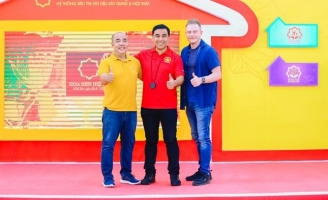 Quốc Thuận gọi Quyền Linh là “ông thần bấm giờ” tại Mái ấm gia đình Việt