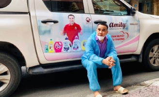 Quyền Linh cùng Amity góp yêu thương trên mọi nẻo đường từ thiện
