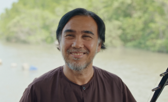 Quyền Linh đổ bệnh vì phải dầm mưa nhiều tiếng đồng hồ trong Hai Muối 